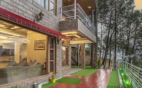 The Mahalaxmi Villa L Jacuzzi I Pet Friendly & 3 Bedroom Serviced Villa I Open Air Lawn I Bonfire Available I Kasauli By Exotic Stays